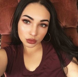 Meet your Posher, Julia